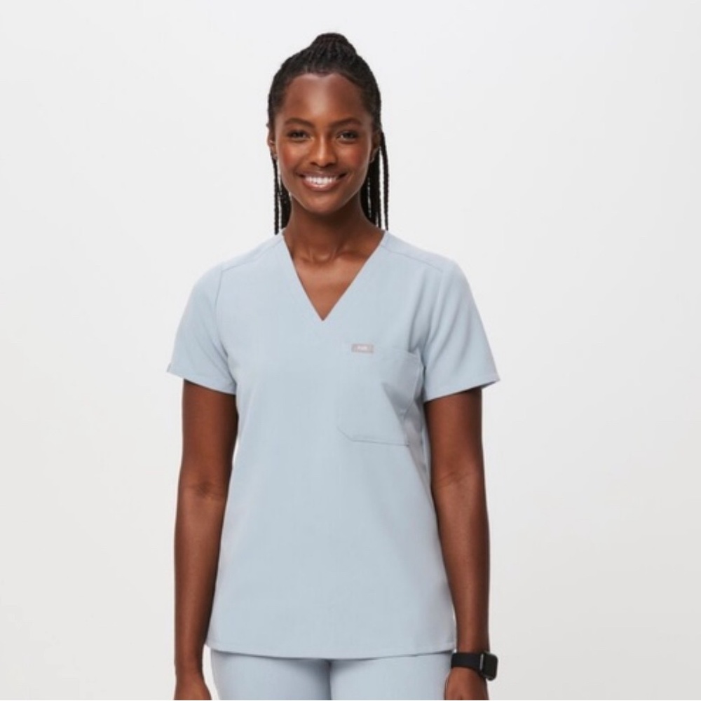 FIGS Dusty Blue Catarina One-Pocket Scrub Top RARE COLOR!!